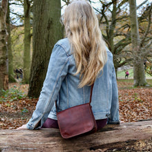 Load image into Gallery viewer, SAGA, SMALL NATURAL LEATHER MESSENGER/SHOULDER BAG